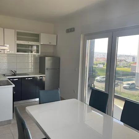 Appartamento Sunny Day , Three Bedroom With Pool *