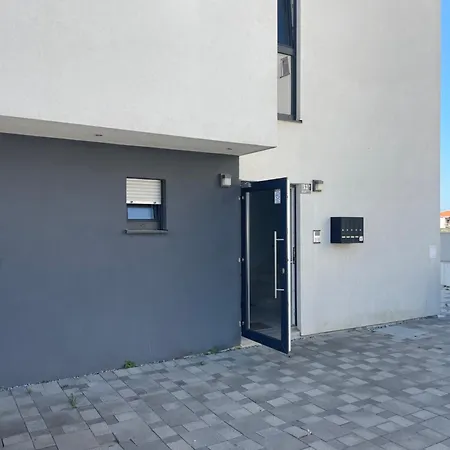 Sunny Day , Three Bedroom With Pool Appartamento Traù