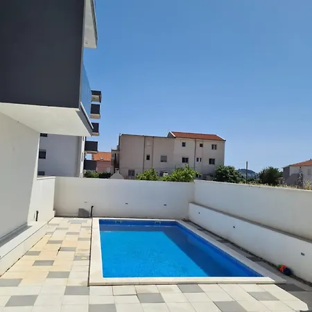 Sunny Day , Three Bedroom With Pool Appartamento *