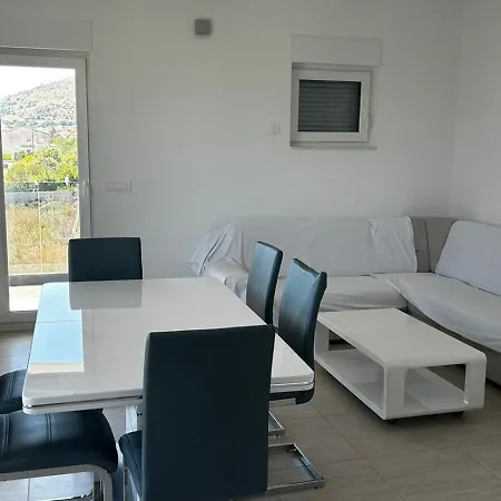 Sunny Day , Three Bedroom With Pool Trogir