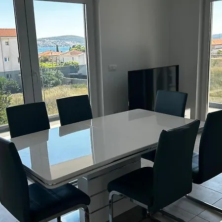 Apartmán Sunny Day , Three Bedroom With Pool *