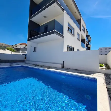 Apartman Sunny Day , Three Bedroom With Pool