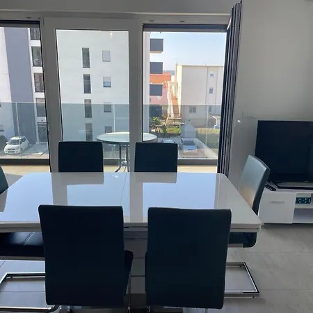Sunny Day , Three Bedroom With Pool Apartman Trogir