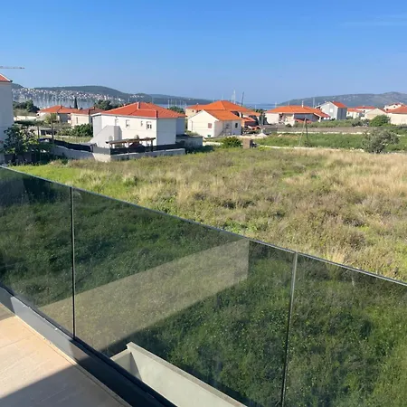 Sunny Day , Three Bedroom With Pool Trogir